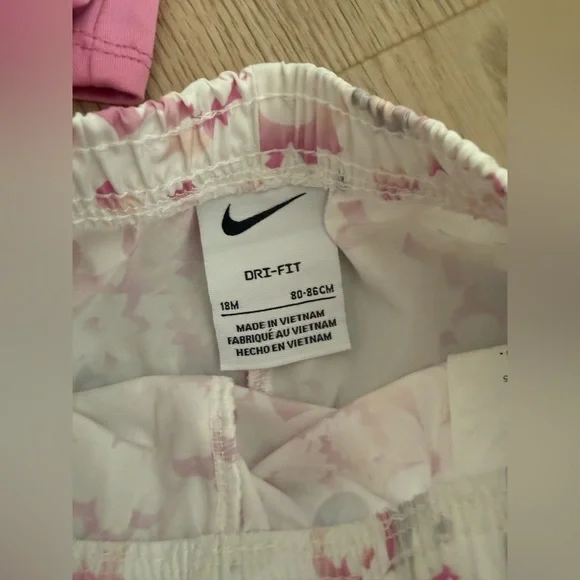 Nike Toddler Girl Pink Logo Tee & Floral Shorts Set - Picture 3 of 4